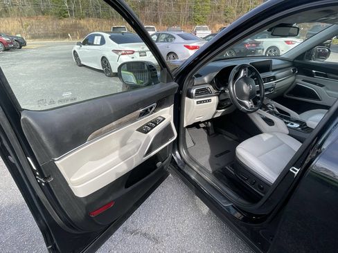 Used 2020 Kia Telluride EX image 16