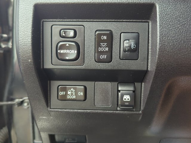 Used 2014 Toyota Tundra SR5 w/ SR5 Upgrade Package AWD/4WD image 32