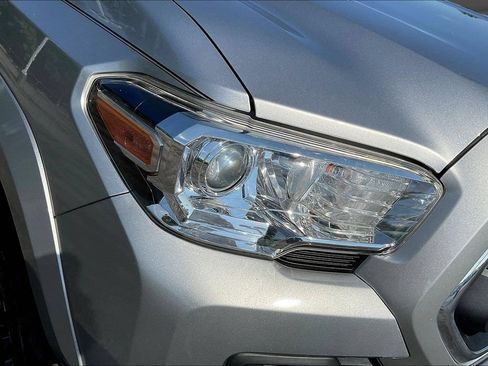 Used 2021 Toyota Tacoma SR5 RWD image 37
