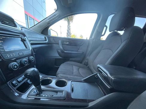 Used 2017 Chevrolet Traverse LT w/ Style and Technology Package image 15