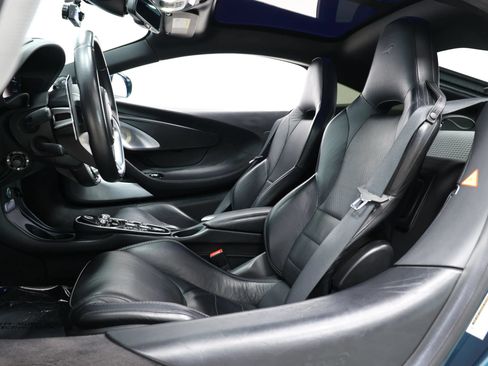 Used 2021 McLaren GT RWD image 21