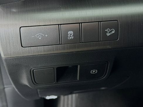 Certified 2025 Hyundai Kona SEL image 10