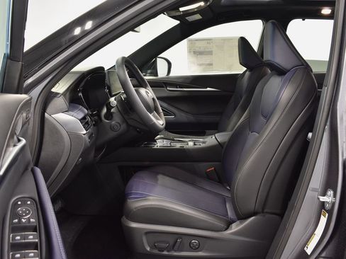 Used 2026 INFINITI QX60 Sport w/ Dark Cargo Package image 11