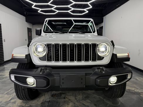 Used 2024 Jeep Wrangler Unlimited Sahara AWD/4WD image 7