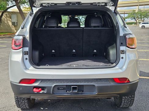 Used 2025 Jeep Compass Trailhawk w/ Trailer Tow Group AWD/4WD image 12