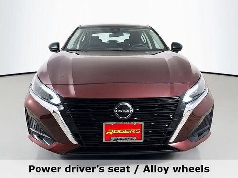 Used 2024 Nissan Altima 2.5 SV FWD image 2