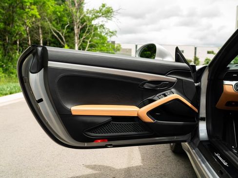 Used 2019 Porsche 911 Speedster RWD image 17
