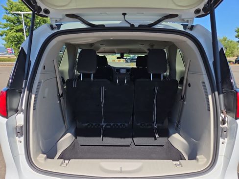Used 2022 Chrysler Voyager LX FWD image 27