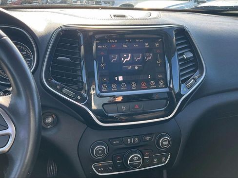 Used 2019 Jeep Cherokee Limited AWD/4WD image 6