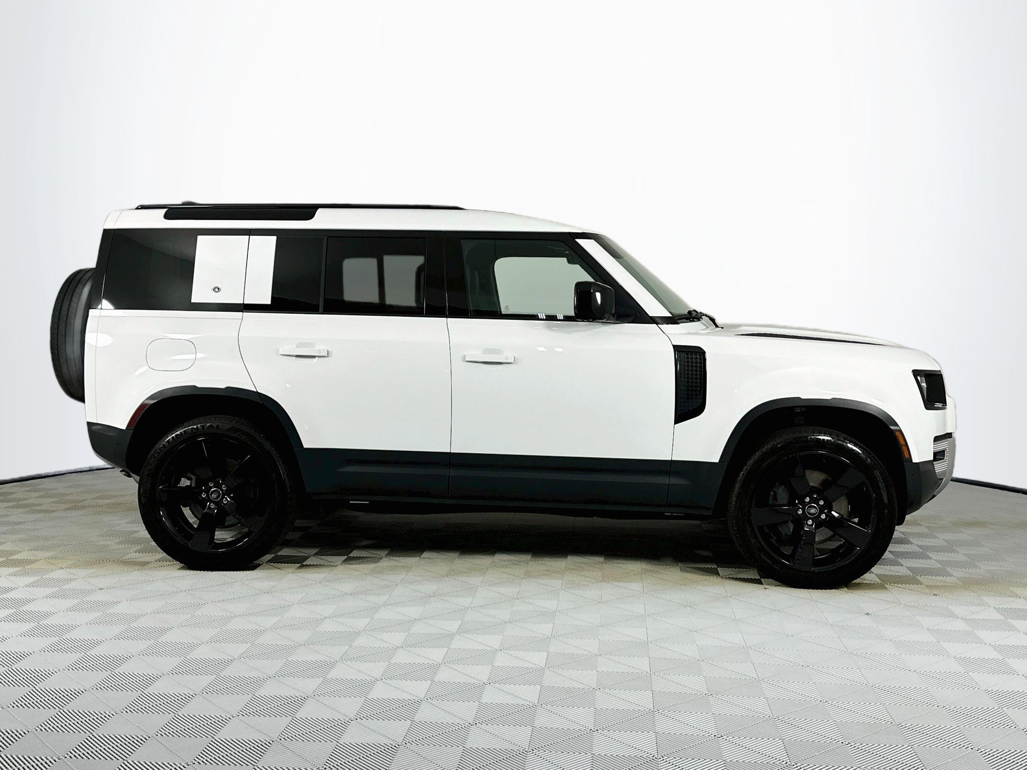 Used 2023 Land Rover Defender 110 SE AWD/4WD image 4