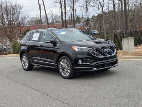 Certified 2022 Ford Edge Titanium w/ Equipment Group 301A image 2