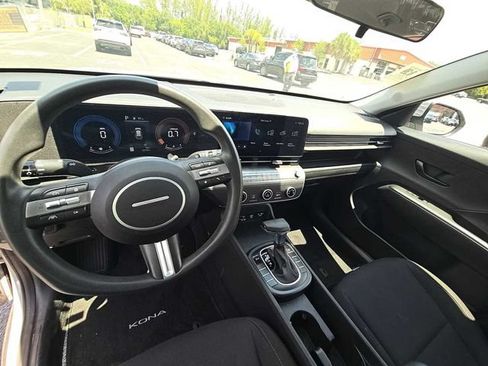 Used 2025 Hyundai Kona SE FWD image 11