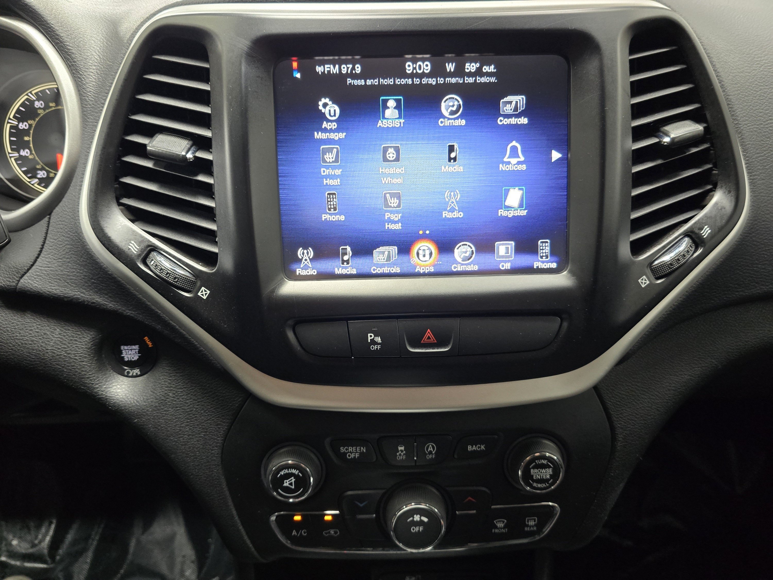 Used 2018 Jeep Cherokee Latitude Plus w/ Cold Weather Group AWD/4WD image 8