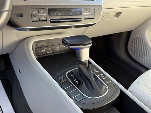 Used 2025 Hyundai Kona SEL image 21