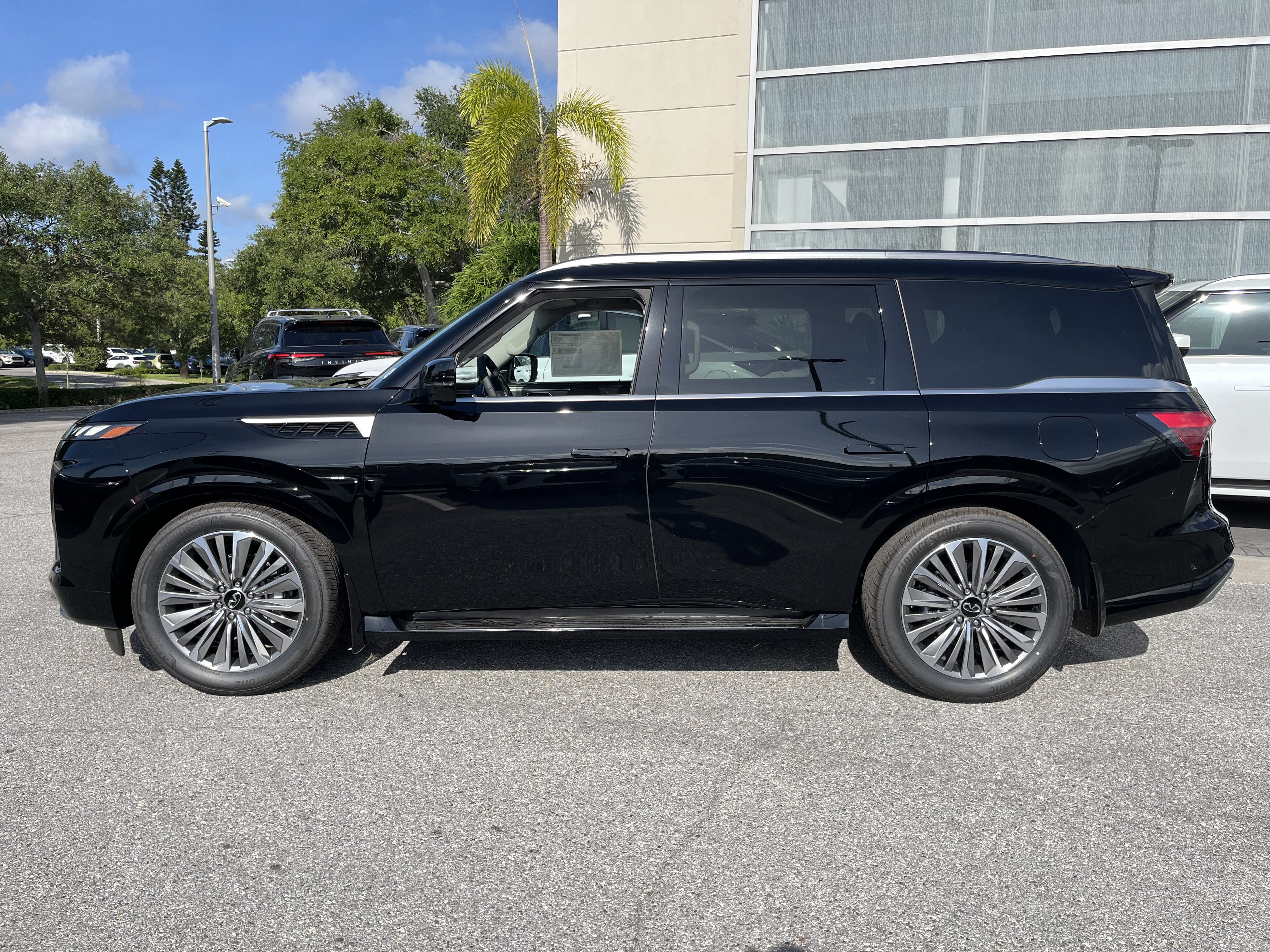 New 2026 INFINITI QX80 Luxe w/ Cargo Package RWD image 2