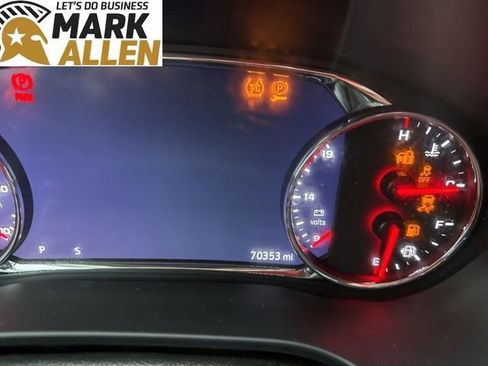 Used 2022 GMC Acadia Denali w/ Denali Technology Package FWD image 8