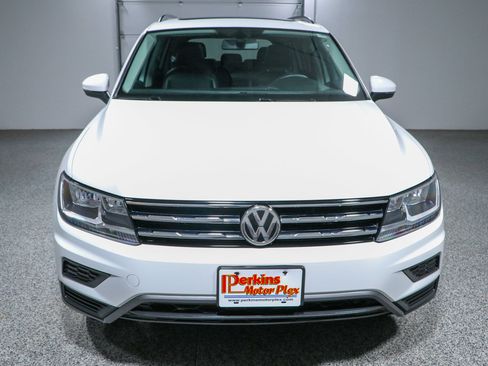 Used 2021 Volkswagen Tiguan SE w/ Panoramic Sunroof Package FWD image 4