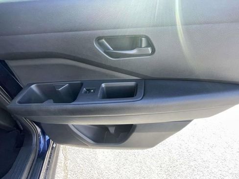 Used 2025 Nissan Pathfinder SV FWD image 17