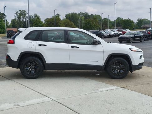 Used 2016 Jeep Cherokee Sport w/ Cold Weather Group AWD/4WD image 4
