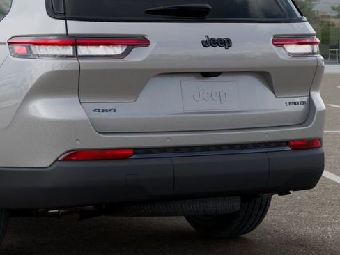 New 2025 Jeep Grand Cherokee L Limited w/ Black Appearance Package AWD/4WD image 13