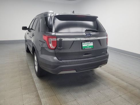 Used 2019 Ford Explorer XLT FWD image 5