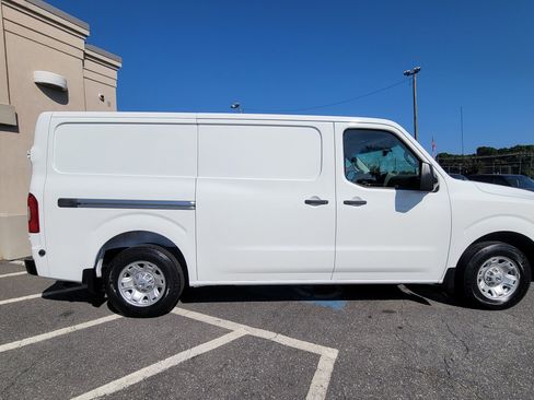 Used 2015 Nissan NV 2500 SV w/ Side & Curtain Airbag Package image 17