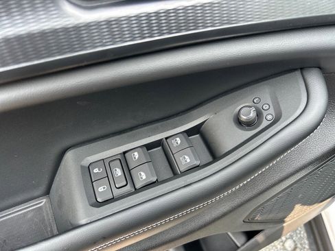 New 2025 Jeep Grand Cherokee Altitude image 9