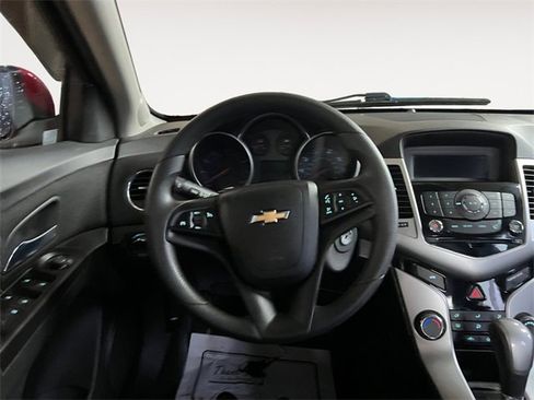 Used 2016 Chevrolet Cruze LT image 10