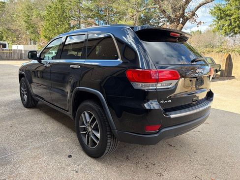Used 2017 Jeep Grand Cherokee Limited image 3