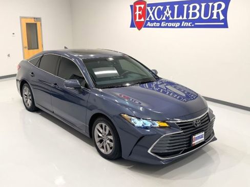 Used 2022 Toyota Avalon XLE w/ Moonroof Package image 9