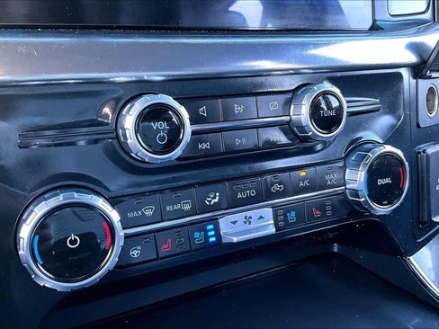 Used 2022 Ford F150 Lariat w/ Equipment Group 502A High image 31