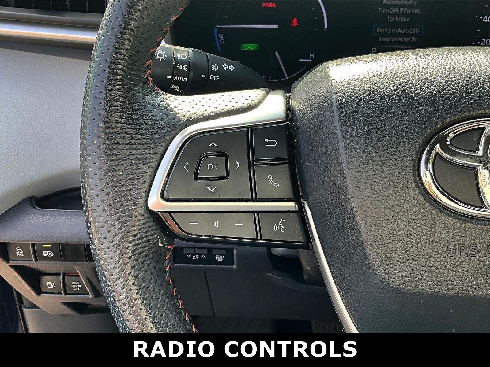 Used 2023 Toyota Sienna XSE FWD image 6