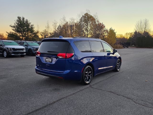 Used 2020 Chrysler Pacifica Touring-L Plus FWD image 8