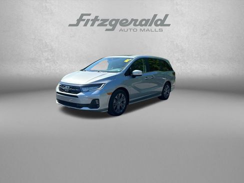 Used 2025 Honda Odyssey Touring image 3