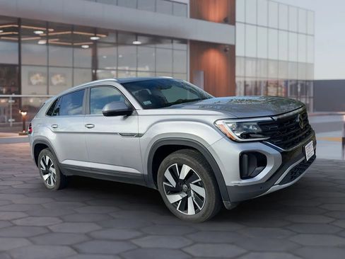 Used 2025 Volkswagen Atlas Cross Sport SE image 7