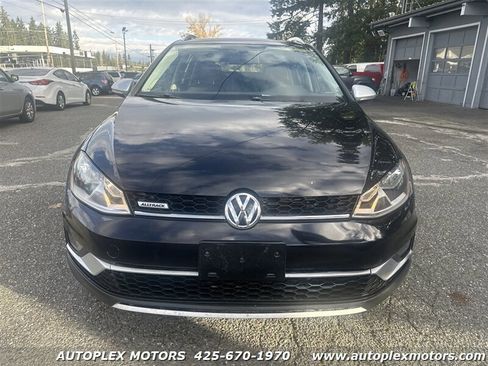 Used 2017 Volkswagen Golf Alltrack SE image 2