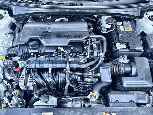Used 2024 Hyundai Elantra SE FWD image 12