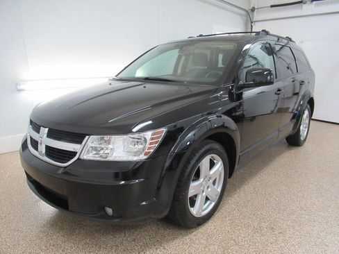 Used 2010 Dodge Journey SXT w/ Flexible Seating Group image 2