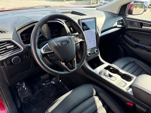 Used 2024 Ford Edge SEL w/ Convenience Package AWD/4WD image 2