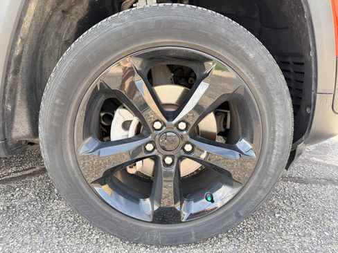 Used 2022 Jeep Grand Cherokee Altitude AWD/4WD image 35