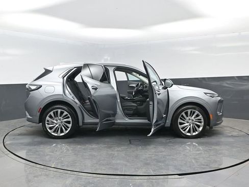 Used 2024 Buick Envision Avenir AWD/4WD image 28