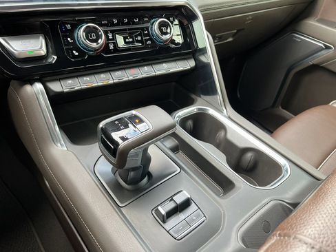 Used 2025 GMC Sierra 1500 Denali w/ Denali Reserve Package AWD/4WD image 32