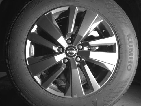 Used 2025 Nissan Pathfinder SV FWD image 14