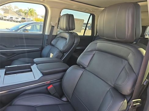 New 2026 Lincoln Navigator L Reserve AWD/4WD image 18