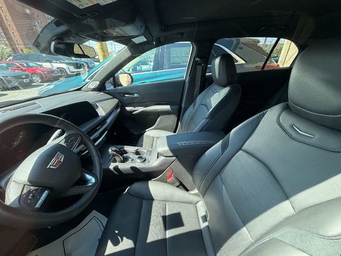 Used 2024 Cadillac XT4 Sport image 9