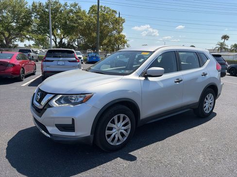 Used 2017 Nissan Rogue S image 3