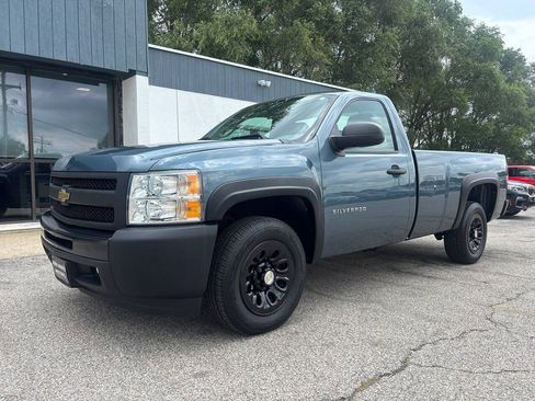 Used 2011 Chevrolet Silverado 1500 W/T RWD image 2