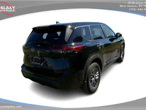 Used 2024 Nissan Rogue S image 5