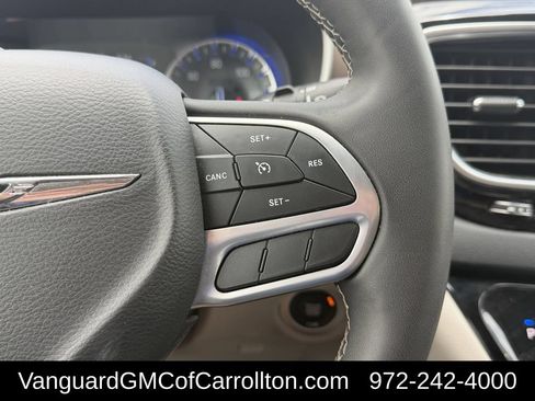 Used 2022 Chrysler Voyager LX FWD image 16