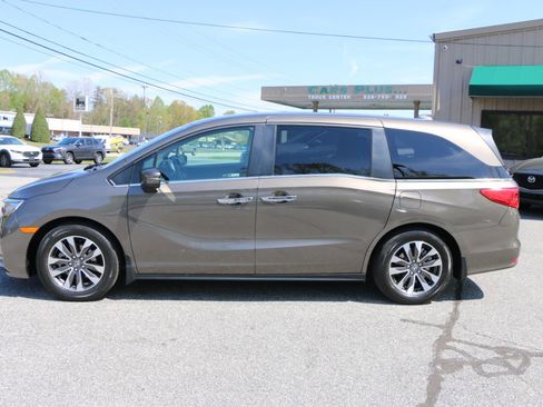 Used 2023 Honda Odyssey EX-L image 2